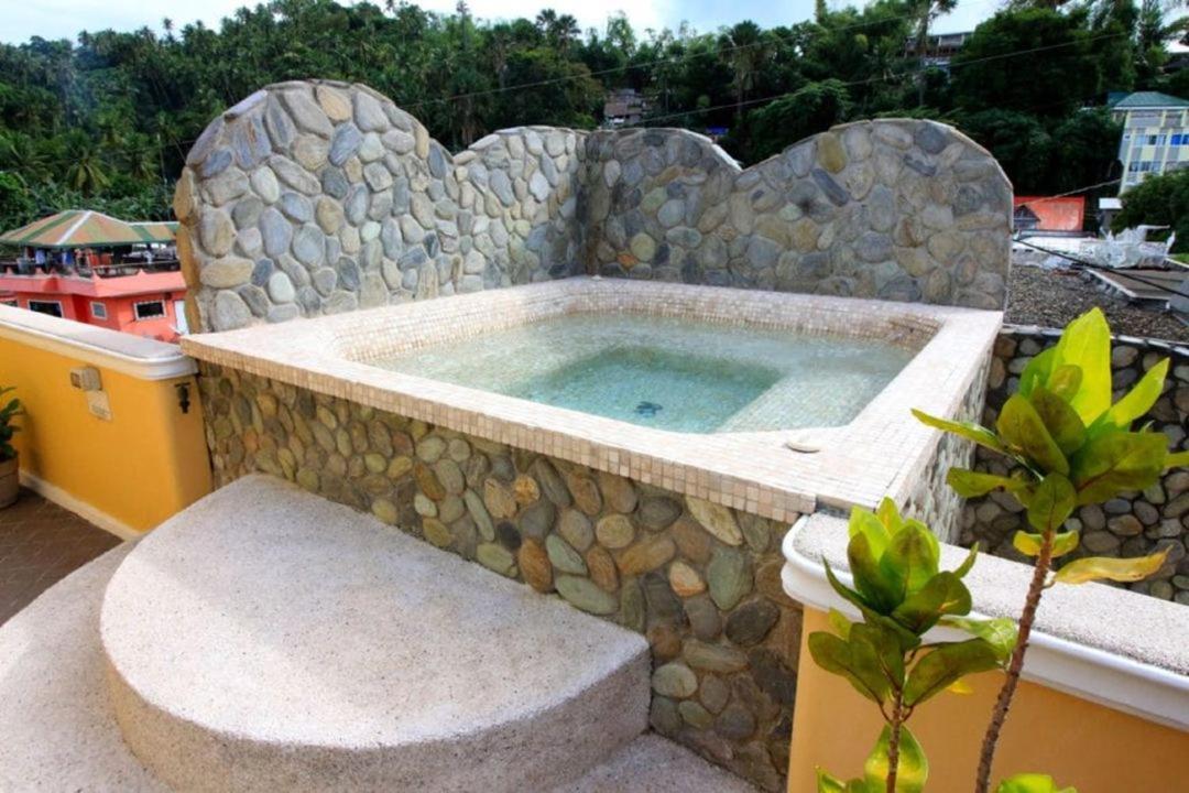 Mermaid Resort And Dive Center Puerto Galera Bagian luar foto