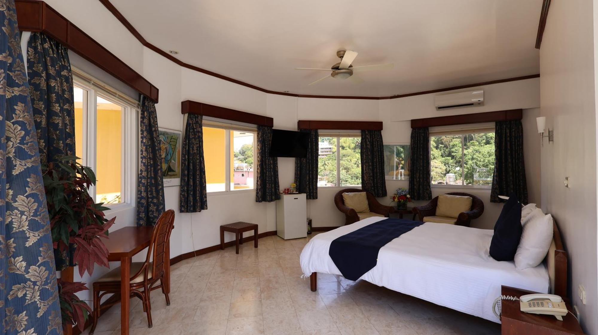 Mermaid Resort And Dive Center Puerto Galera Bagian luar foto